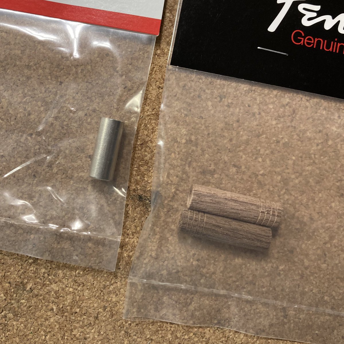 m_l_craftworks's tweet photo. Fender製ネックのBiflexトラスロッドですが、サイズの合わない工具で調整し、ナットの角が潰れてしまうパターンがよくあります。Hexの3ミリとかで無理に動かすとなめますので正規サイズのレンチを使用して下さい😭
ちなみにここ、純正部品あるんで交換できます（小声）
お困りの際はお声がけ下さい🙇‍♂️ https://t.co/EsDOWjXEgW