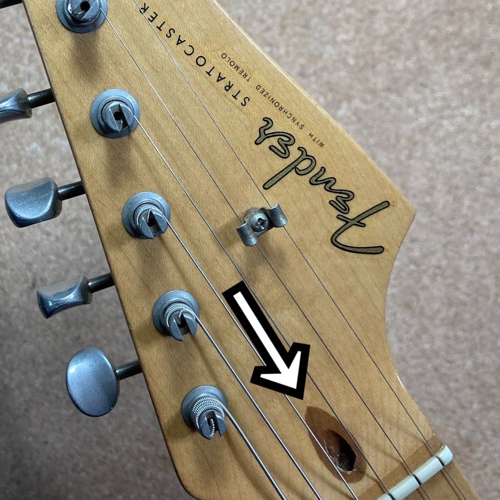 m_l_craftworks's tweet photo. Fender製ネックのBiflexトラスロッドですが、サイズの合わない工具で調整し、ナットの角が潰れてしまうパターンがよくあります。Hexの3ミリとかで無理に動かすとなめますので正規サイズのレンチを使用して下さい😭
ちなみにここ、純正部品あるんで交換できます（小声）
お困りの際はお声がけ下さい🙇‍♂️ https://t.co/EsDOWjXEgW