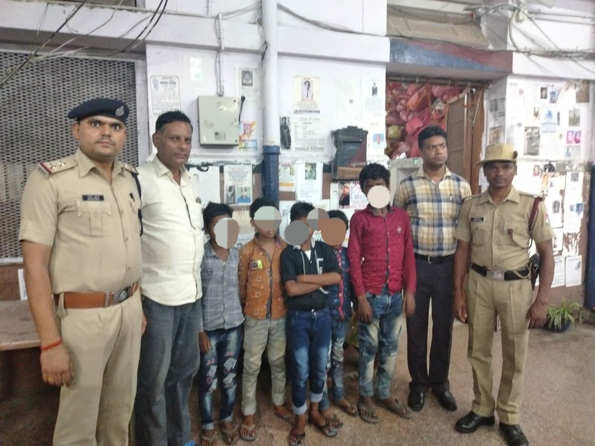 On 04.09.2022 under operation #Aaht Officers &amp; staff of RPF Post Patna a/w BBA team jointly rescued 05 minor children and arrested 02 traffickers at Patna Jn. After that arrested traffickers  handed over to GRP Patna for further legal action.
#BachpanBachoAandolan
<a href="/RPF_INDIA/">RPF INDIA</a>