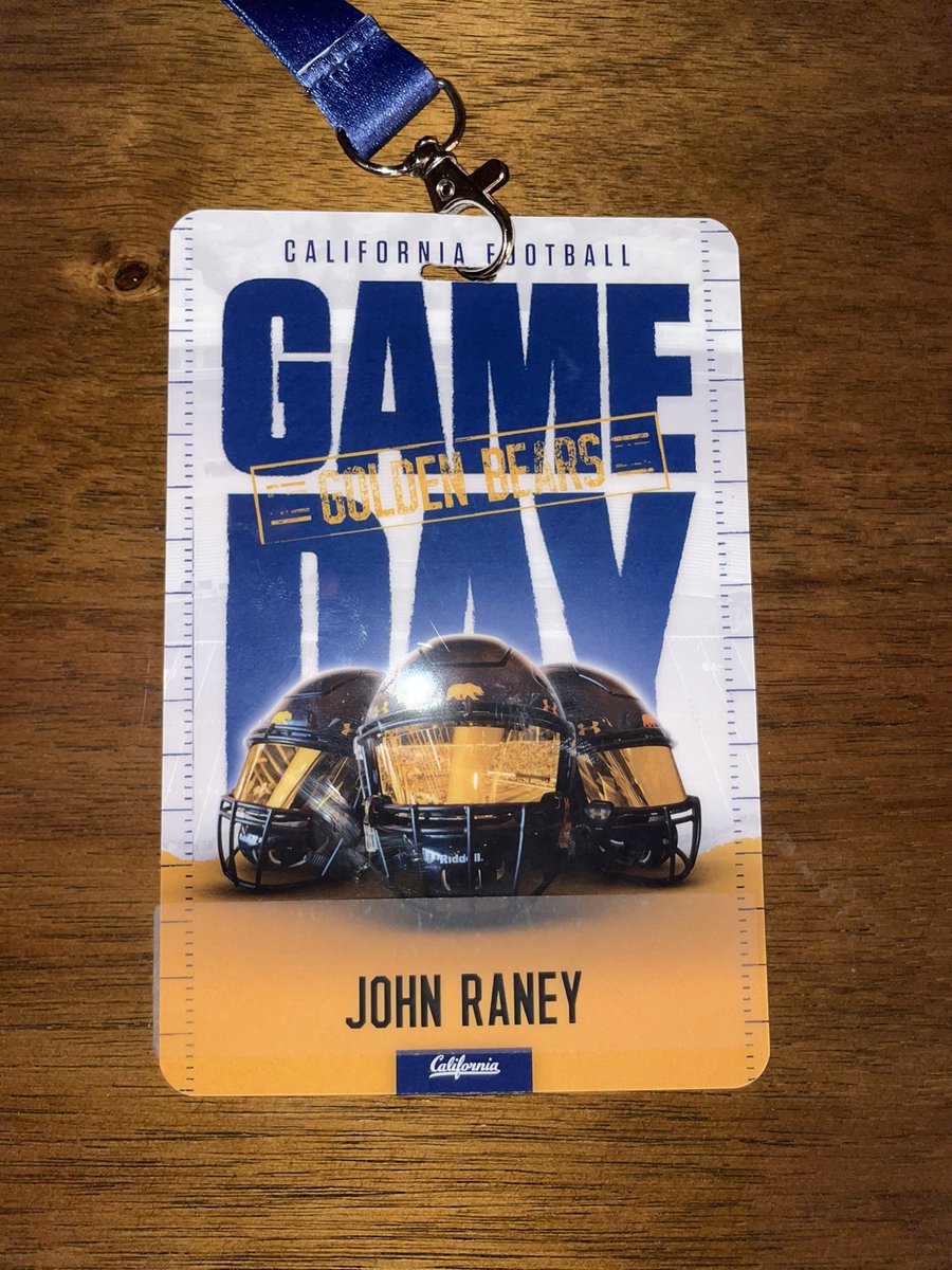 Thank you <a href="/BenjiPalu_Cal/">Benji Palu</a> and the <a href="/Calfootball/">Cal Football</a> staff for having me at the game, had a great time watching the season opener! Go Bears 🐻