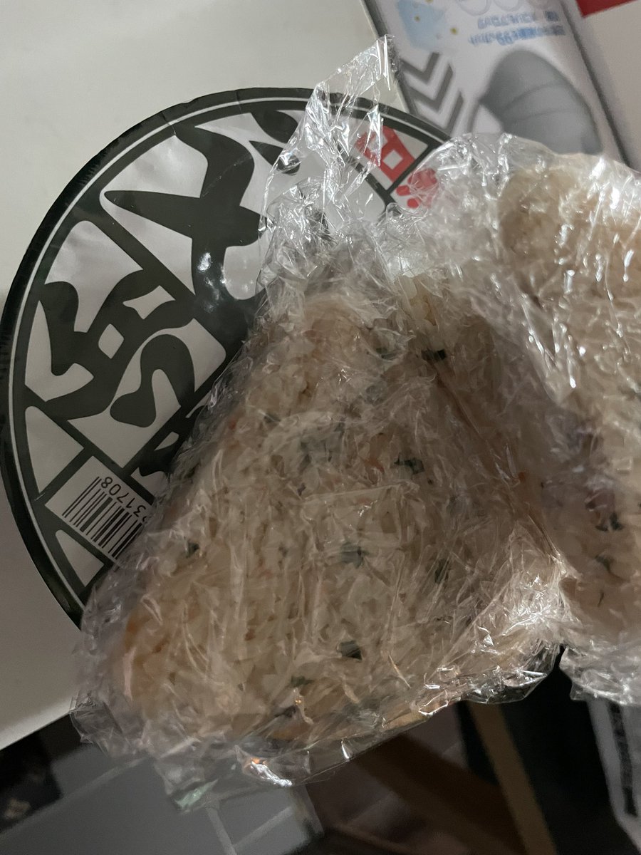 【連日連夜】

友達のホームパーティーでお酒を飲み過ぎて記憶なくして

起きたら
ちゃんと家に帰ってきてる事に自分で自分を褒めたい

手土産であろう
おにぎりとどん兵衛を頂こっと

#尼崎ファミリー最高
#カンボジアTさん
#出会に感謝
#幸せな日