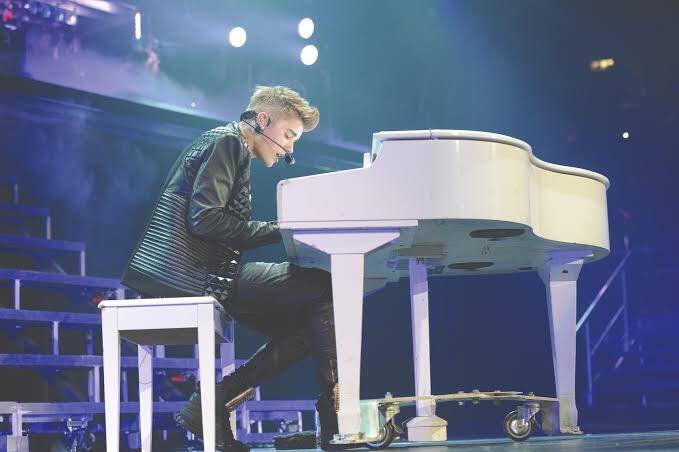 bizzleslust's tweet photo. pov: you watched justin bieber grow up https://t.co/i1A60qnb5z