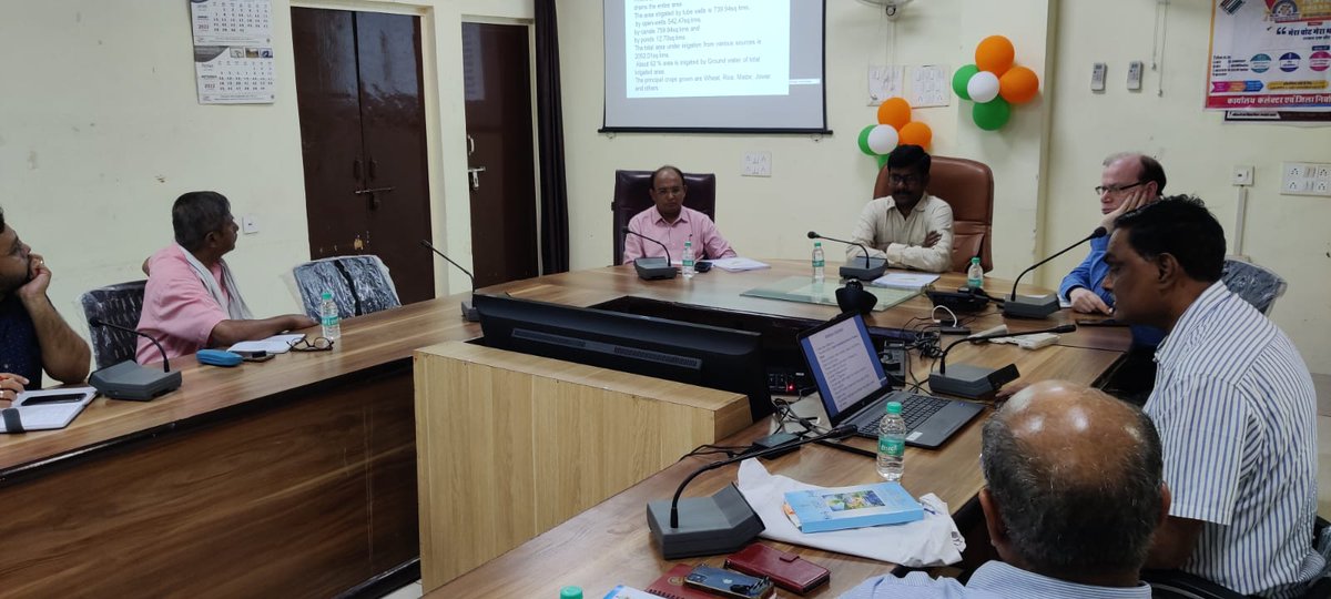 CGWB_CHQ's tweet photo. Sh. S K Srivastava, Scientist, CGWB-NCR, presented and shared NAQUIM report of Bhind district with district collector Bhind Madhya Pradesh.
@MoJSDoWRRDGR https://t.co/gQXqahgVhw