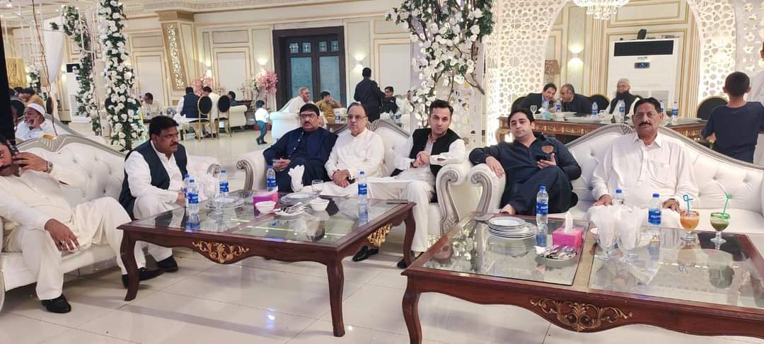 AliAshraf___'s tweet photo. رہنما پاکستان تحریک انصاف باؤ اکرام مہر کی دختر کی منگنی کی تقریب میں 
 شرکت
اس موقع پر ٹکٹ ہولڈر این اے 77 چوہدری محمد صدیق،  ٹکٹ ہولڈر پی پی 63 لالہ اسد اللہ پاپا بھی موجود تھے https://t.co/yBKfI8WbhG