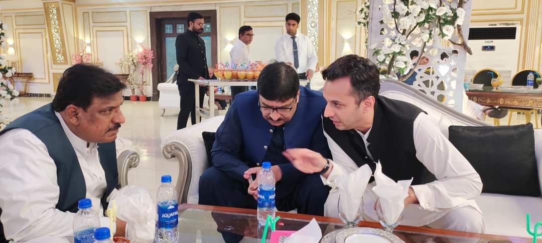 AliAshraf___'s tweet photo. رہنما پاکستان تحریک انصاف باؤ اکرام مہر کی دختر کی منگنی کی تقریب میں 
 شرکت
اس موقع پر ٹکٹ ہولڈر این اے 77 چوہدری محمد صدیق،  ٹکٹ ہولڈر پی پی 63 لالہ اسد اللہ پاپا بھی موجود تھے https://t.co/yBKfI8WbhG