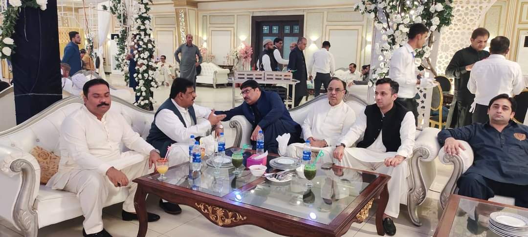 AliAshraf___'s tweet photo. رہنما پاکستان تحریک انصاف باؤ اکرام مہر کی دختر کی منگنی کی تقریب میں 
 شرکت
اس موقع پر ٹکٹ ہولڈر این اے 77 چوہدری محمد صدیق،  ٹکٹ ہولڈر پی پی 63 لالہ اسد اللہ پاپا بھی موجود تھے https://t.co/yBKfI8WbhG