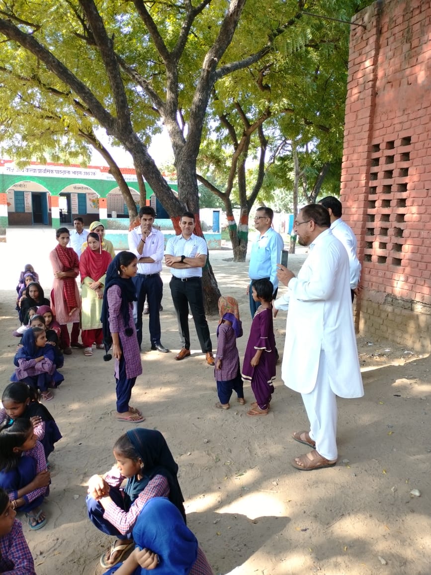 dipro_nuh's tweet photo. अतिरिक्त मुख्य सचिव श्री अशोक खेमका  ने नूह जिला के भादस स्कूल  का  किया  औचक  निरीक्षणl बच्चों  से ली पढ़ाई  के  बारे मे  जानकारी #haryana #nuh #news https://t.co/y7UNPSL1G6