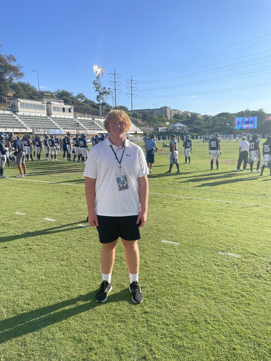 JeffersonGiles's tweet photo. I had a great time at the @USDFootball game last night! Thanks for having me out and for the tour #GoToreros @Coach_CoryWhite @coach_MAponte @AustenJacobs @RedMtnFootball @CoachEndersRMHS @ForceFootballA2 https://t.co/YBFLLfn09Z