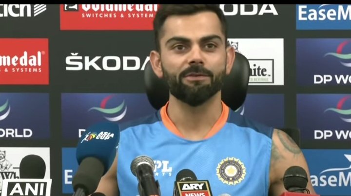 ImTanujSingh's tweet photo. Virat Kohli in yesterday's press:-

•He speak about his genuine &amp; pure bond with MS Dhoni.
•He praised Rohit Sharma's captaincy.
•He supported Arshdeep Singh.
•He praised Hardik &amp; Surya.
•He should say everything from his heart.

What a guy, King Kohli. https://t.co/2WfQlmqpuY