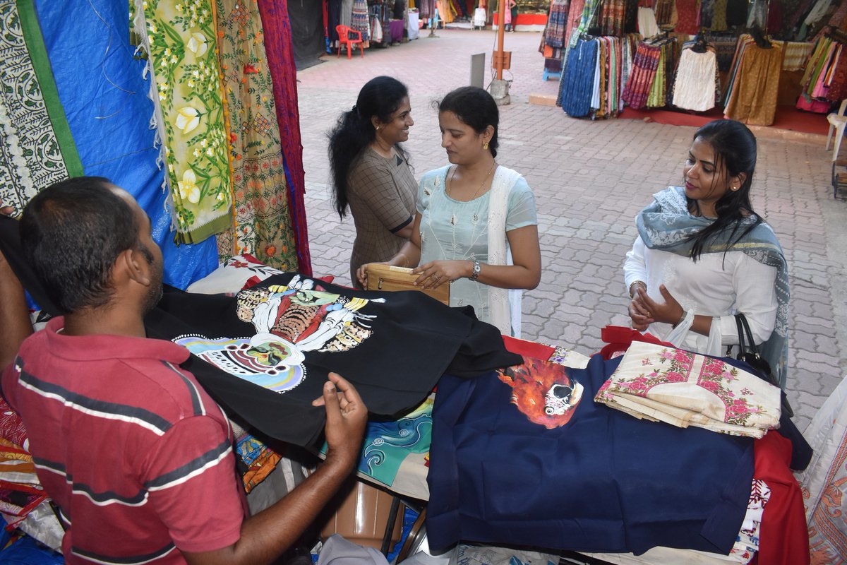 shilparamamhyd's tweet photo. All India Saree Mela 2022-- 1st Sep - 20th Sep 2022
#sareemela #shilparamamevents #happeningnow #madhapur #hydevents https://t.co/wst3oNCiIR