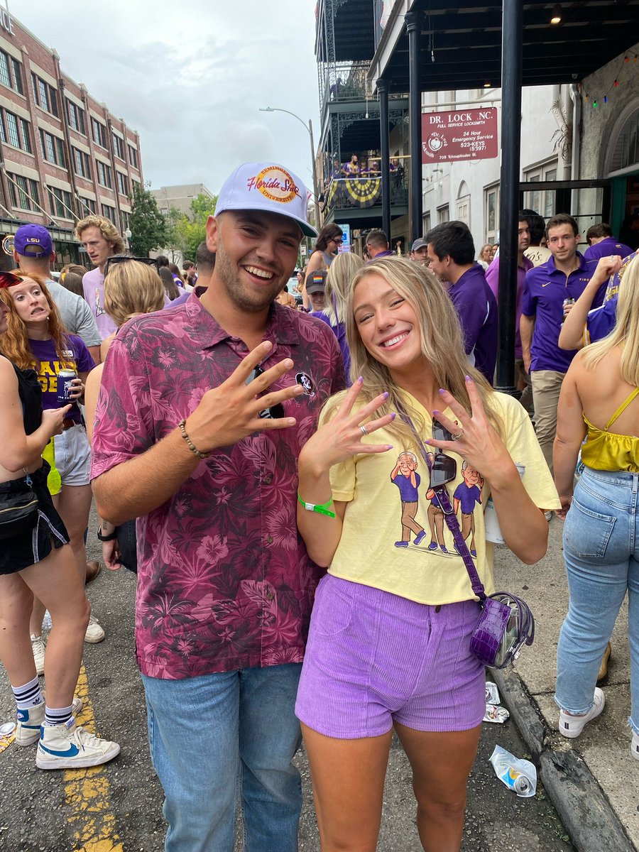 zach_wiand's tweet photo. Noles +4 AND moneyline! Cmon now @MeganMakinMoney I tried to tell you https://t.co/vLYsWHSOBY
