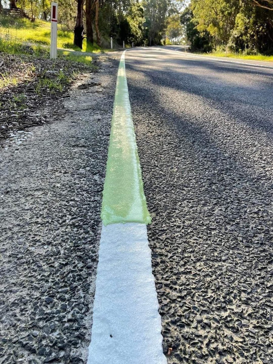 KhairulAbror1's tweet photo. Glow In The Dark Highway. 😍

Macam ni kalau balik lewat malam pun bestt walaupun jalan sunyi. https://t.co/aIbV7TBZ13