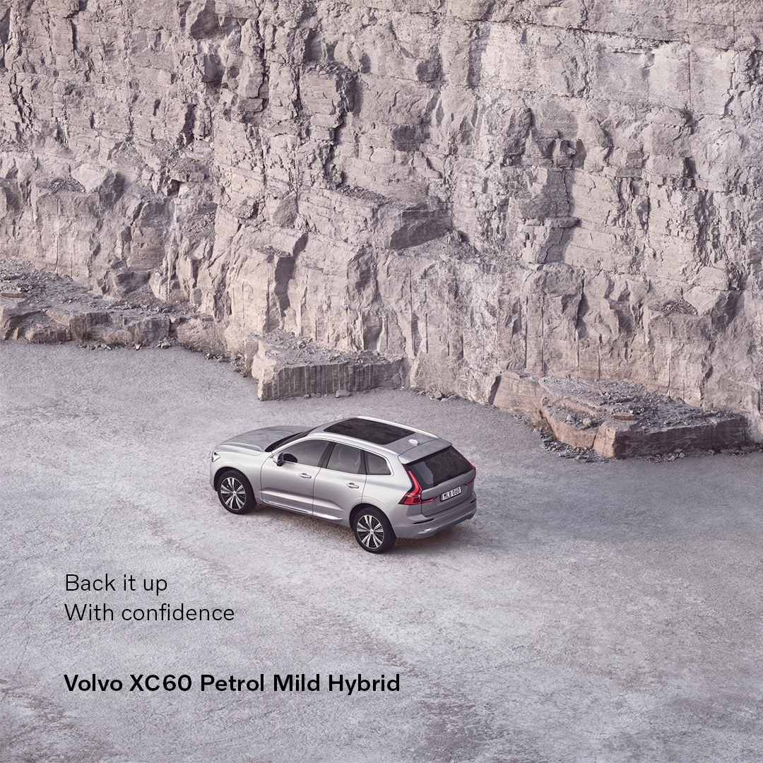 volvocarsin's tweet image. The Volvo XC60 Petrol Mild Hybrid gives complete control and confidence, even as you hit reverse. The Cross Traffic Alert can detect
vehicles crossing behind and if needed, the autobrake can be applied*. *T&amp;amp;C Apply

To know more: bit.ly/3KLCcMe

#VolvoIndia #XC60