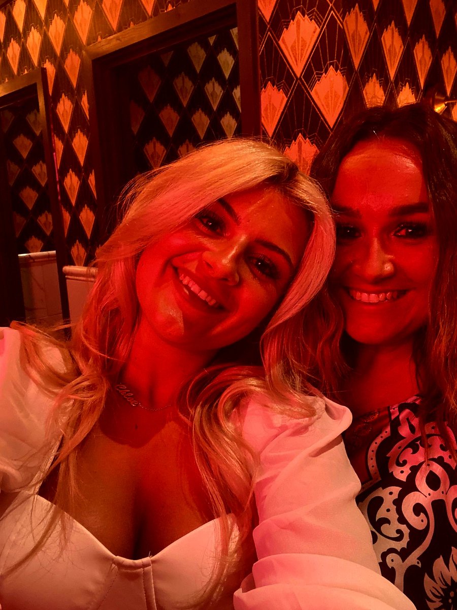 lauraevans5984's tweet photo. Fab night out the other night with one of my ladies... #girlsjustwannahavefun https://t.co/SdyiCKtgeF