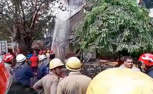 RT @ndtvfeed: Massive Fire Near Delhi Metro Station, No Casualty Reported https://t.co/d0YogqB02r https://t.co/Ylh4CqTVwm