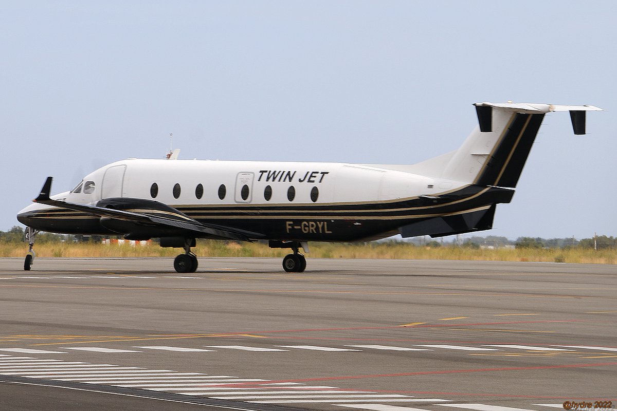 hydra_66's tweet photo. #Beech1900 D    F-GRYL au départ vers Pau
 #USAP 🏉😎  #TwinJet #PerpignanPGF https://t.co/wXHzQQgm57