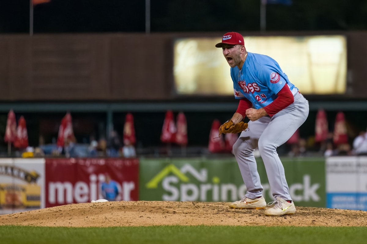The Chicago Dogs are your 2022 East Division Champions! Dogs play on Friday, 9/9 at Impact Field.  Single game playoff tickets on sale now.  🎟bit.ly/3wW83En