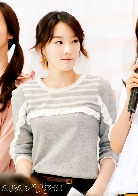 hourlytaeyeon's tweet photo. #TodayWithTaeyeon #TAEYEON #태연 

♡ 110907 KBS Love Request https://t.co/rC9dJw9eHn