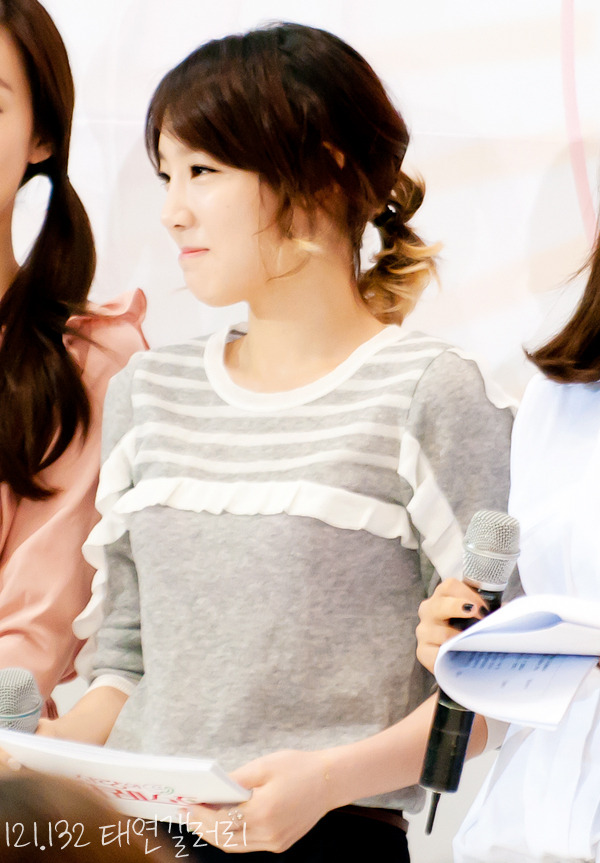 hourlytaeyeon's tweet photo. #TodayWithTaeyeon #TAEYEON #태연 

♡ 110907 KBS Love Request https://t.co/rC9dJw9eHn