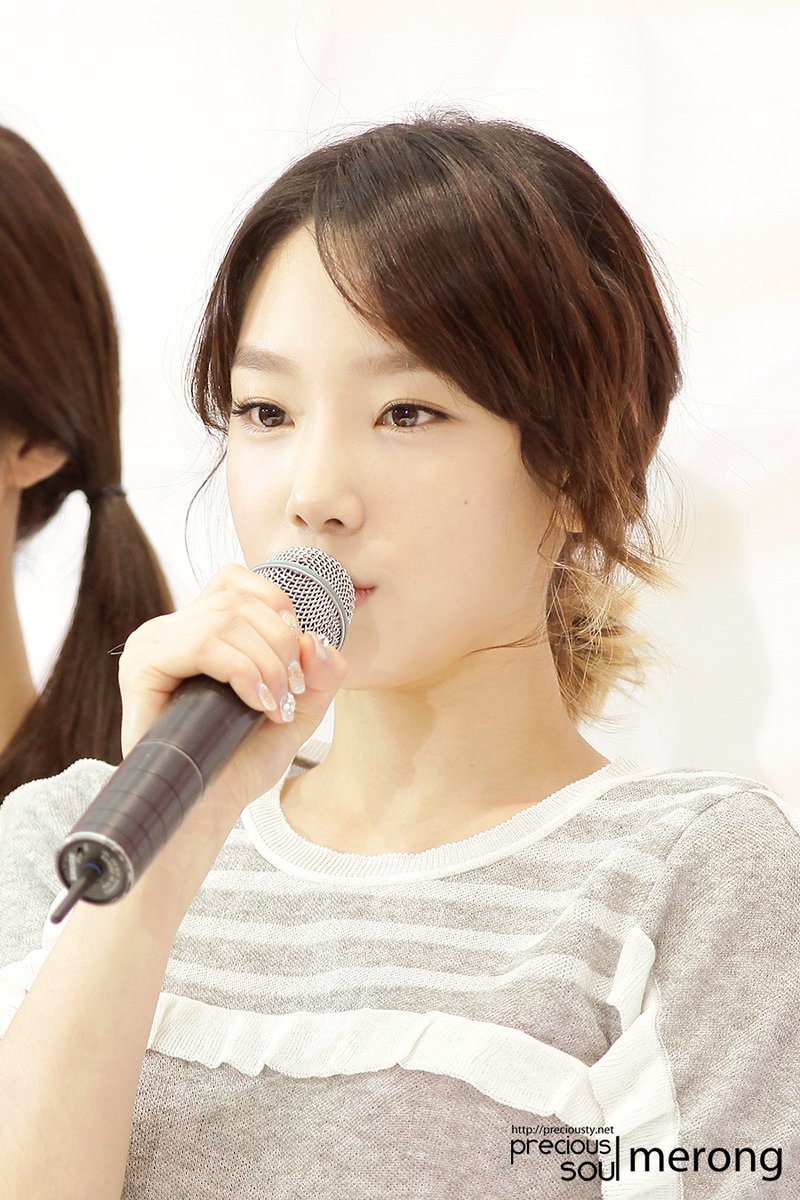 hourlytaeyeon's tweet photo. #TodayWithTaeyeon #TAEYEON #태연 

♡ 110907 KBS Love Request https://t.co/rC9dJw9eHn