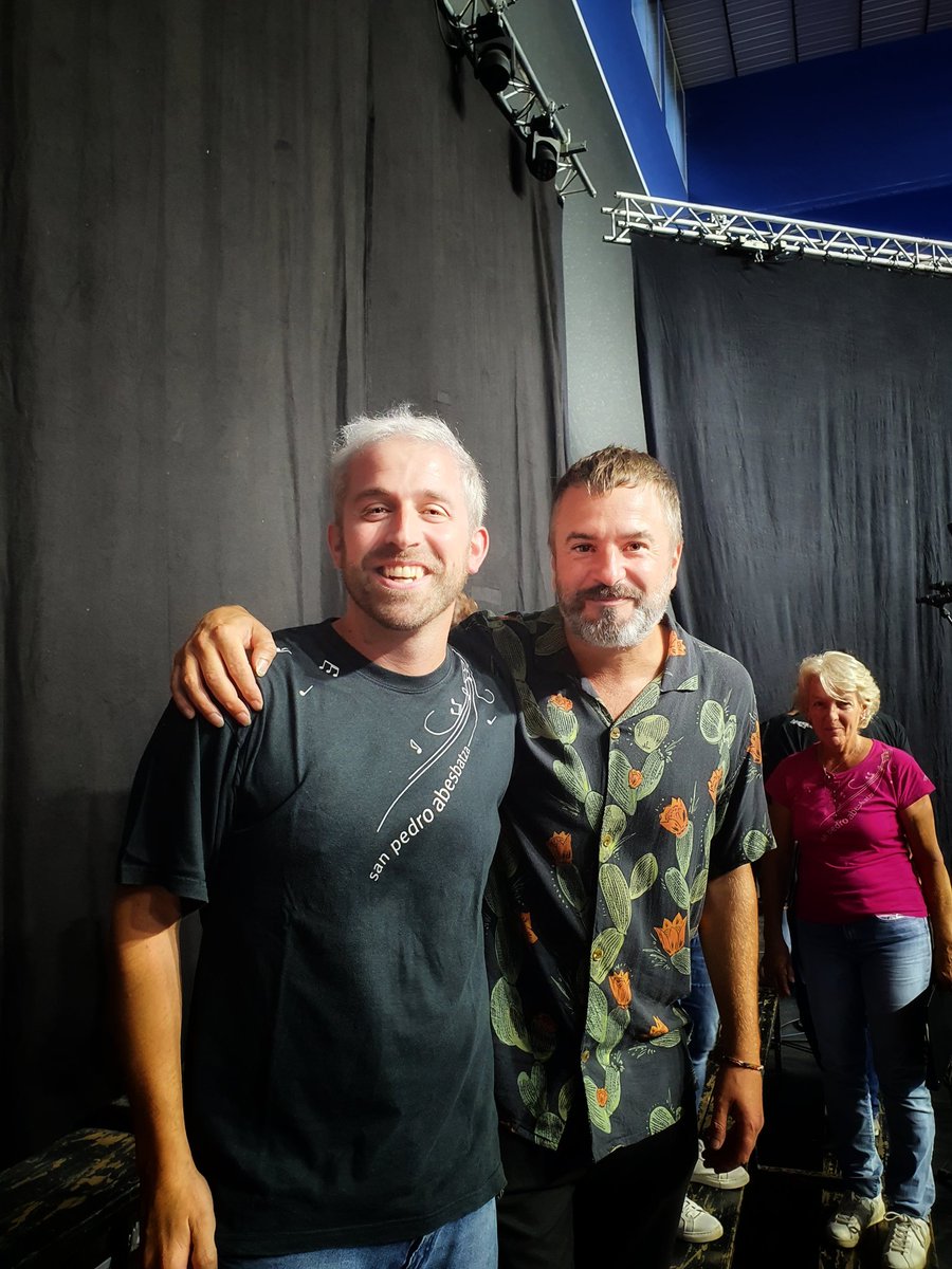 jonurbieta's tweet photo. Esan nizuen ba plan ederra izango zela!
Atzo @SPedroAbesbatza-rekin eskeini genuen kontzertua #Zestoa-ko Txistularien alardean. Bertan @enaut_elorrieta (#Ken7), @MosoRoberto (#Zarama) eta @aitorfurunda izan ziren, besteak beste.
📸https://t.co/zlAXfi2vtu https://t.co/e3a9eh7lHD