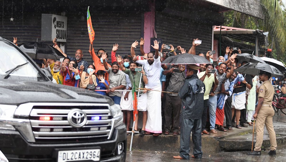 #PMInKerala Kerala turns out in large numbers to welcome PM Modi despite the rains via NaMo App