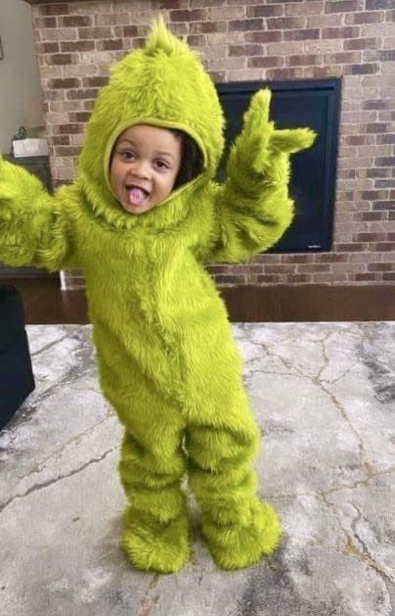 WhoTFissim's tweet image. How the weed b looking at me when I feel depressed: