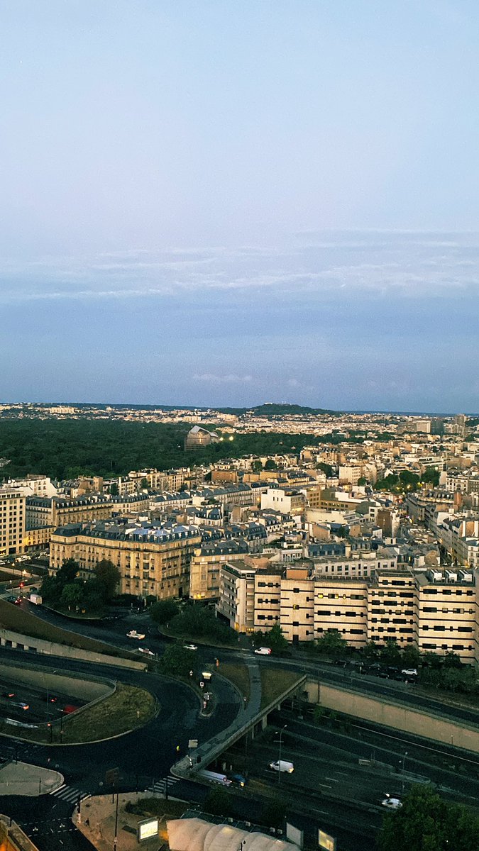 da_vince_code's tweet photo. Bonjour, Paris! 🇫🇷 #CDG #Paris #France https://t.co/PkNVngOxOZ
