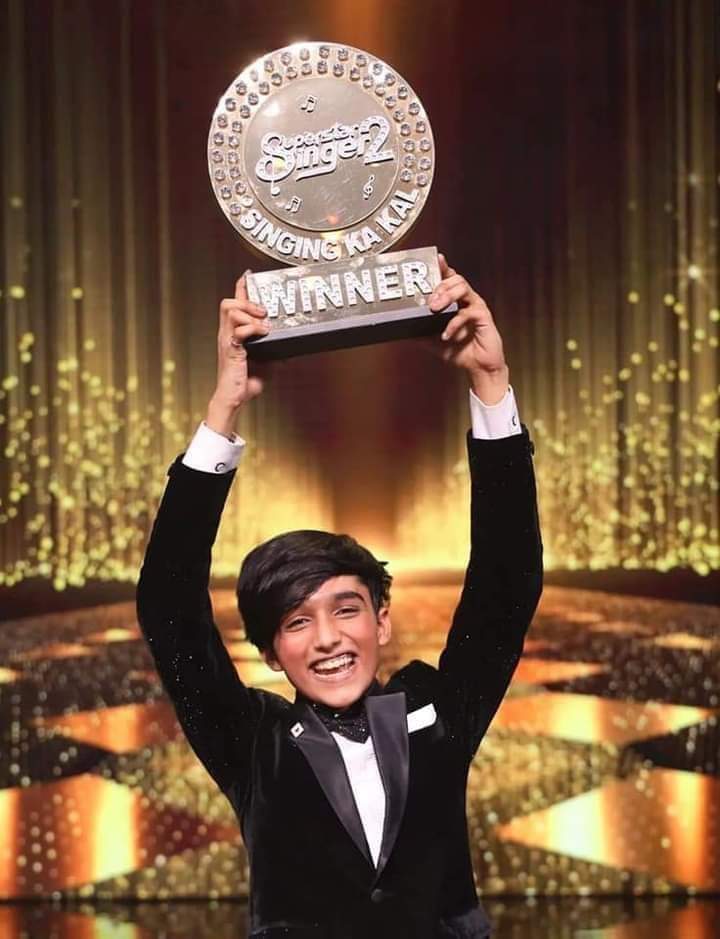 Aimimfriends786's tweet photo. #Congratulations #MohammadFaiz 👏
🇮🇳India ne chun liya hai #SingingKaKal aur bana diya hai #SuperFaiz ko #SuperstarSinger2 ka winner!🏆🎤✨
Congratulations #SuperFaiz 🏆🎤✨ https://t.co/Vuet4SlTAK