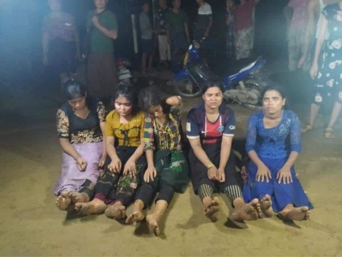 akmoe2's tweet photo. 17 (12 man and 5 women)Rohingya were arrested on Gwa - Than Dwe Road near Shaw Phyu Taung Bridge in Rakhine statet today. The brutal junta continue to carry out genocide against in Rohingya and arrested approximately 1000  Rohingya since the coup. https://t.co/HLm7qbLIEy