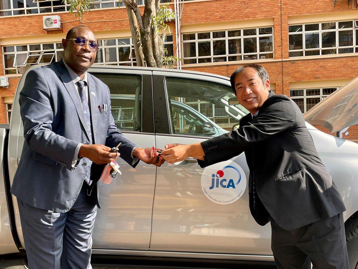 JicaUganda's tweet photo. Handover of 2 TOYOTA Hiluxes to @MinofHealthUG for #JICAproject on Patient Safety Establishment through 5S-CQI-TQM.
Mr. Fukuhara, Senior Rep of @JicaUganda applauded the Ministry’s continued efforts for patient safety and hopes these vehicles will enhance their activities. https://t.co/e18bvFy70u