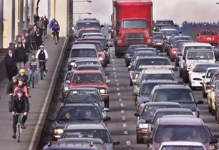 copenhenken's tweet photo. Major traffic jams can be solved if only a small proportion of the traffic is shifted to other modes. If cycling measures could lead to a decrease in car traffic of just a couple of percents, the investment in cycling will pay for itself. https://t.co/RtyQ3DyZEg https://t.co/MqqVVkAPSc