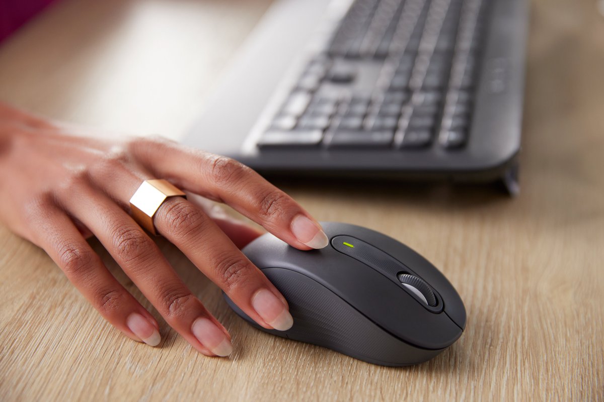 India_Logitech's tweet image. Move away from the trackpad &amp;amp; give your fingers the smart upgrade they deserve.✨ -- Improve productivity with smart clicks and silent scrolls using the #SignatureM650 wireless mouse.
Shop now: amzn.to/3BeEkck
#Logitech #LogitechMouse #WFH #LatestTech