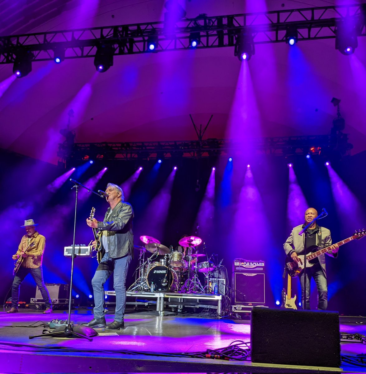 JodesJots's tweet photo. Last concert at this year's #CNE2022 @TomCochraneMUS brought down the #CNEbandshell #lovedeveryminuteofit ๐๐๐ https://t.co/SSyWOSLTfJ