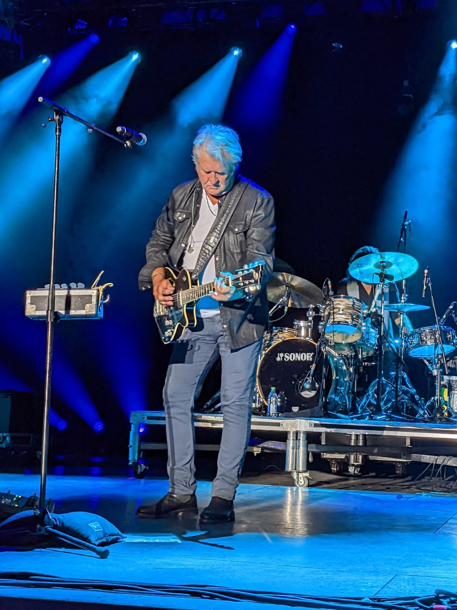 JodesJots's tweet photo. Last concert at this year's #CNE2022 @TomCochraneMUS brought down the #CNEbandshell #lovedeveryminuteofit ๐๐๐ https://t.co/SSyWOSLTfJ