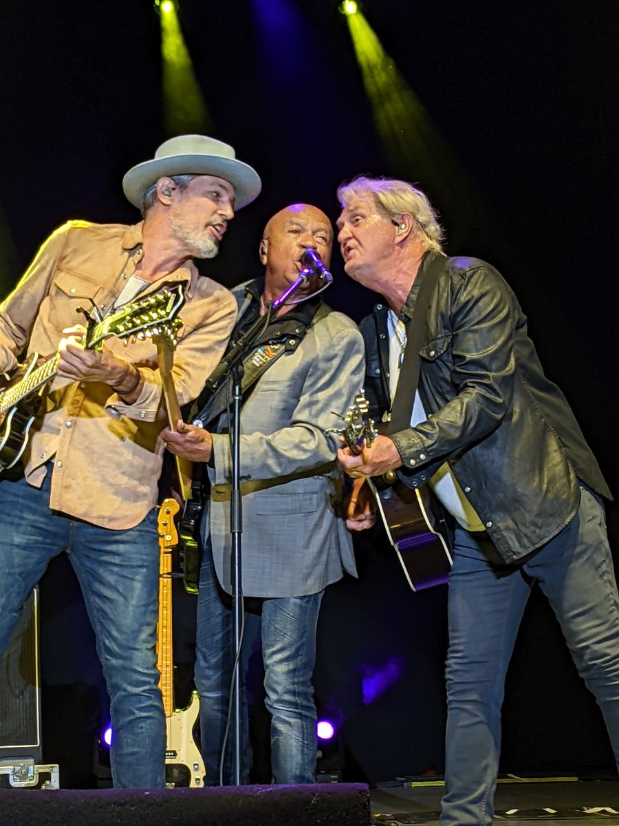 JodesJots's tweet photo. Last concert at this year's #CNE2022 @TomCochraneMUS brought down the #CNEbandshell #lovedeveryminuteofit ๐๐๐ https://t.co/SSyWOSLTfJ
