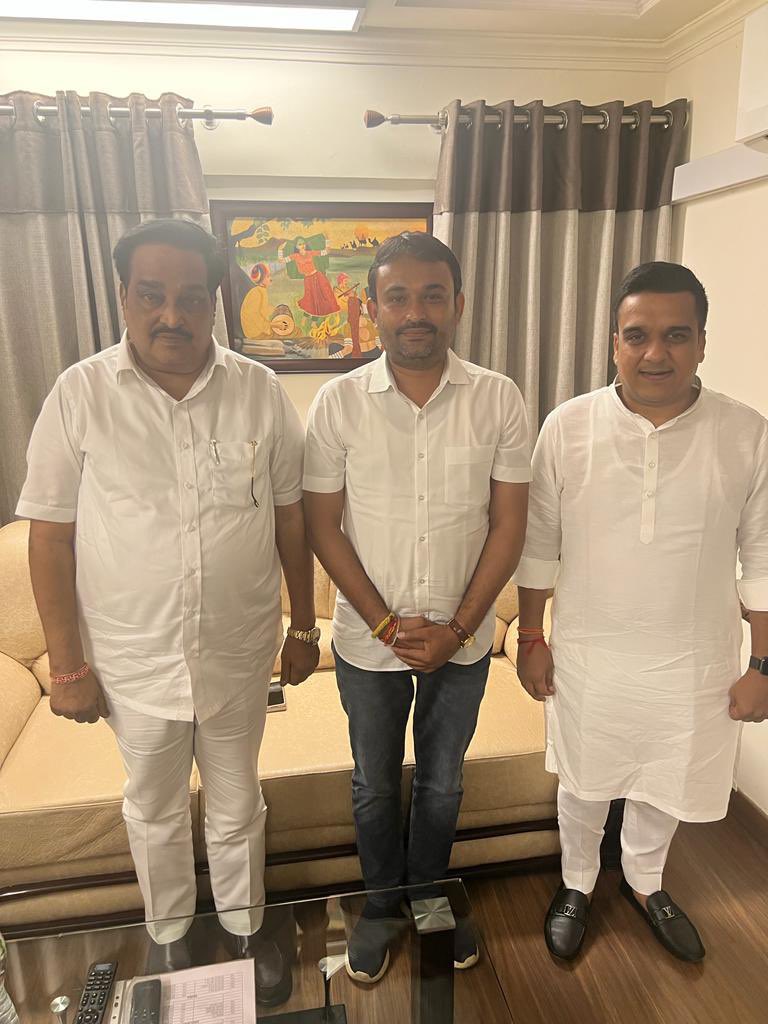 SidDholakia's tweet photo. ઓળખ્યો? 

#Gujarat https://t.co/tOsbnjQzhi