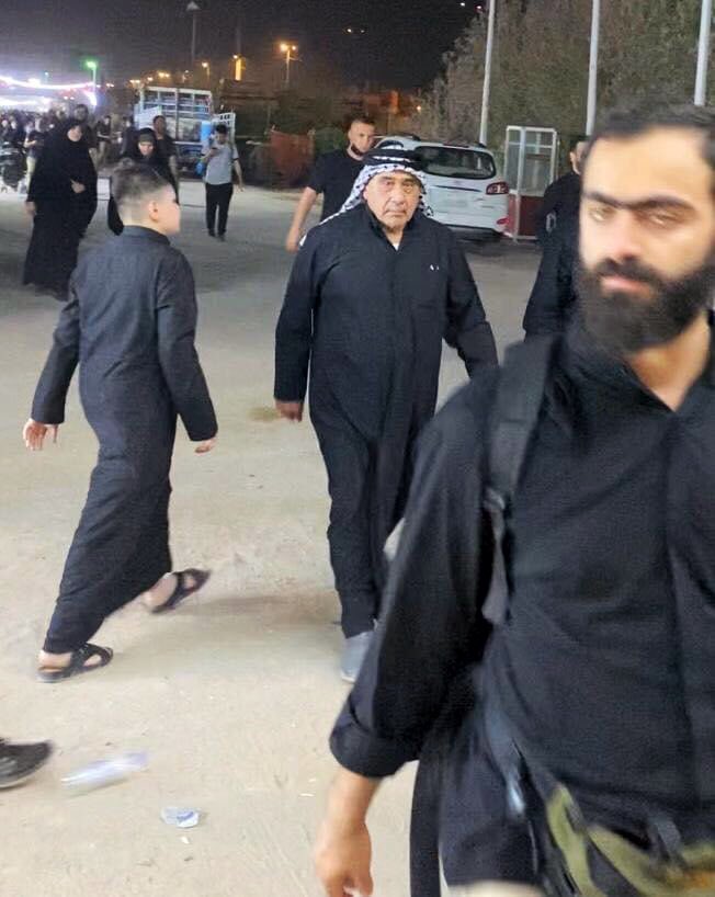 السلام عليك ياسيدي ياأبا عبدالله الحسين وعلى الأرواح التي حلت بفنائك واناخت برحلك.عليكم مني سلام الله أبداًما بقيت وبقي الليل والنهار ولا جعله الله اخرالعهد مني لزيارتكم.السلام على الحسين وعلى علي ابن الحسين وعلى اولاد الحسين وعلى اصحاب الحسين وعلى انصار الحسين ورحمة الله وبركاته