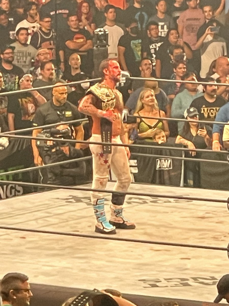 Tweedeater's tweet photo. Another amazing show! Can’t believe I’ve been lucky enough to be at every one sine ALL IN. Thank you @AEW @TonyKhan  #ALLOUT #WeAreChicago https://t.co/TUoGKQoJKv