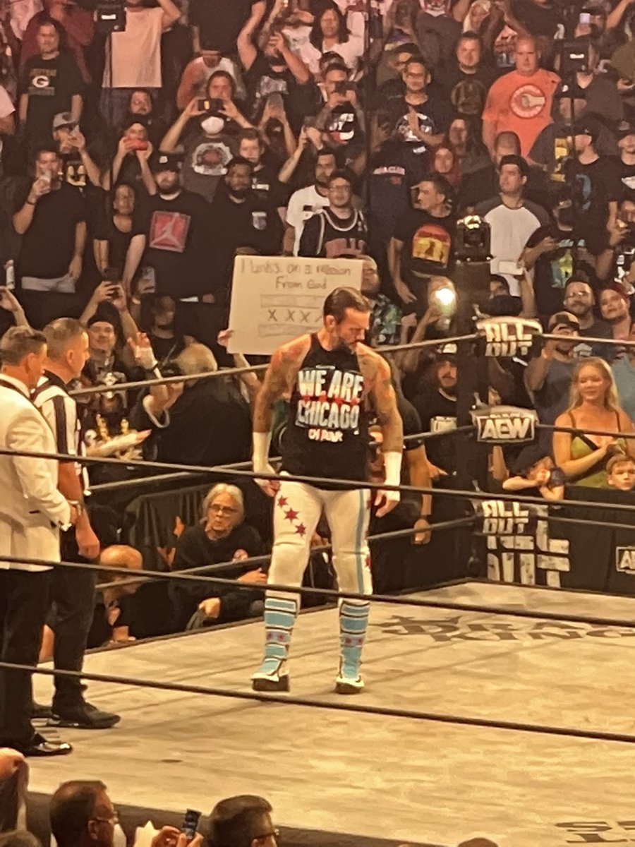 Tweedeater's tweet photo. Another amazing show! Can’t believe I’ve been lucky enough to be at every one sine ALL IN. Thank you @AEW @TonyKhan  #ALLOUT #WeAreChicago https://t.co/TUoGKQoJKv