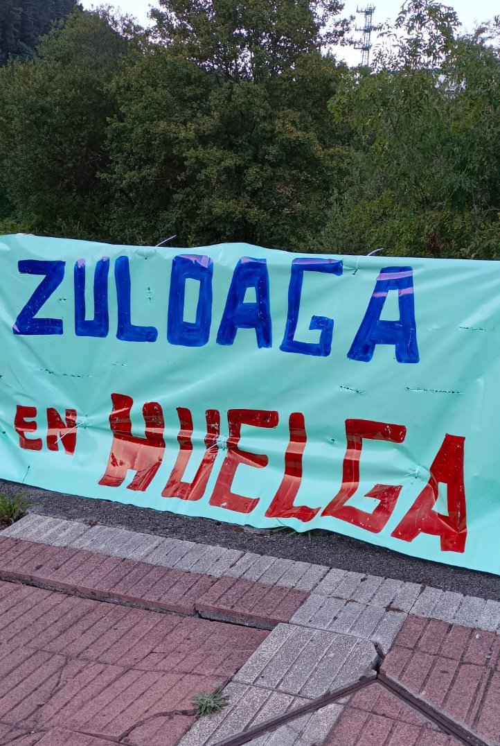 ZuloagaBorrokan's tweet photo. 4️⃣3️⃣3️⃣ #GrebaEgun
⚫ Por salir de la PREKARIDAD
⚫ Por un CONVENIO DIGNO
⚫ Por un reparto de RIQUEZA
      BORROKA DA BIDEA
#IbaizabalNerbioi #Zaratamo #Zeberio

#ZuloagaBorrokan https://t.co/XZXXccuXuJ