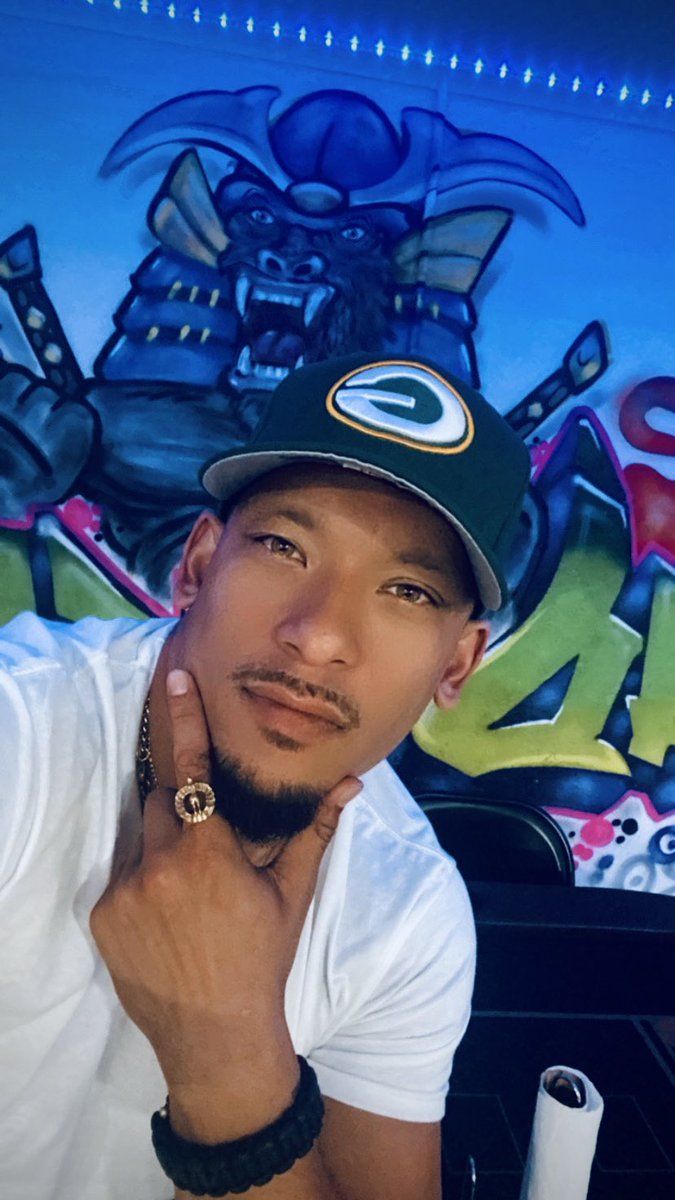 Still here just living life and taking care of my mental health ❤️ you all .. 

I’ll be back streaming soon just battling some life issues and demons!!