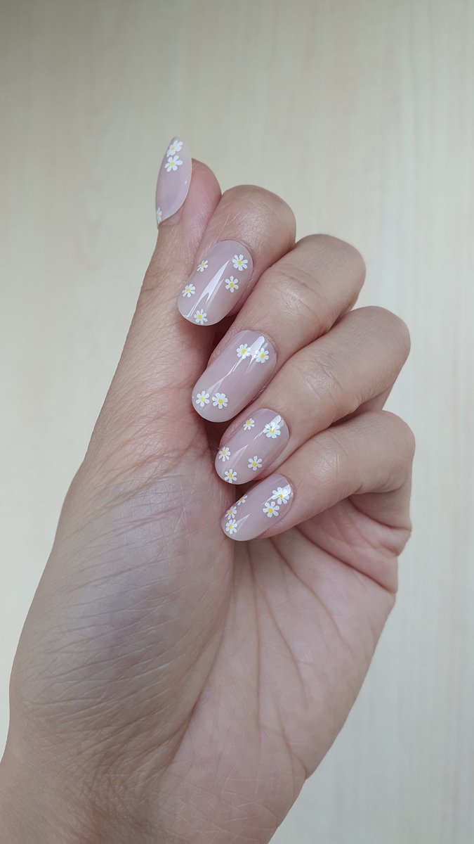 de_vinaaprilia's tweet photo. @ohmybeautybank sejak cobain fake nails ini aku jatuh cinta banget diaa, jadi obsess pengen koleksi macem" variannya 🥺
auto cantik jari dan kukunya, hasil bs tahan bs sampe seminggu lbh, pasang copot gampang, lem jelly nya ga bikin kuku kering / ngelupas pas dilepas https://t.co/lUuuxTIUMX
