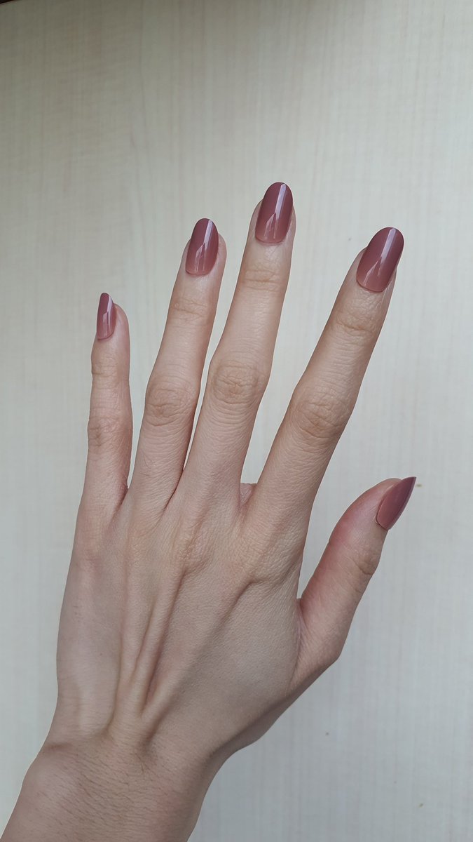 de_vinaaprilia's tweet photo. @ohmybeautybank sejak cobain fake nails ini aku jatuh cinta banget diaa, jadi obsess pengen koleksi macem" variannya 🥺
auto cantik jari dan kukunya, hasil bs tahan bs sampe seminggu lbh, pasang copot gampang, lem jelly nya ga bikin kuku kering / ngelupas pas dilepas https://t.co/lUuuxTIUMX