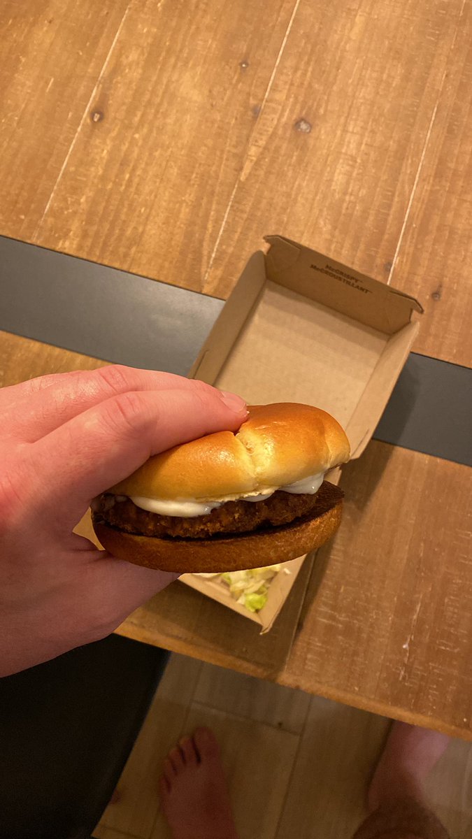 BrockWRGOC's tweet photo. @McDonalds I bought the McCrispy and it tastes like a McChicken.  Please advise. https://t.co/lL4x4Wi9Aq