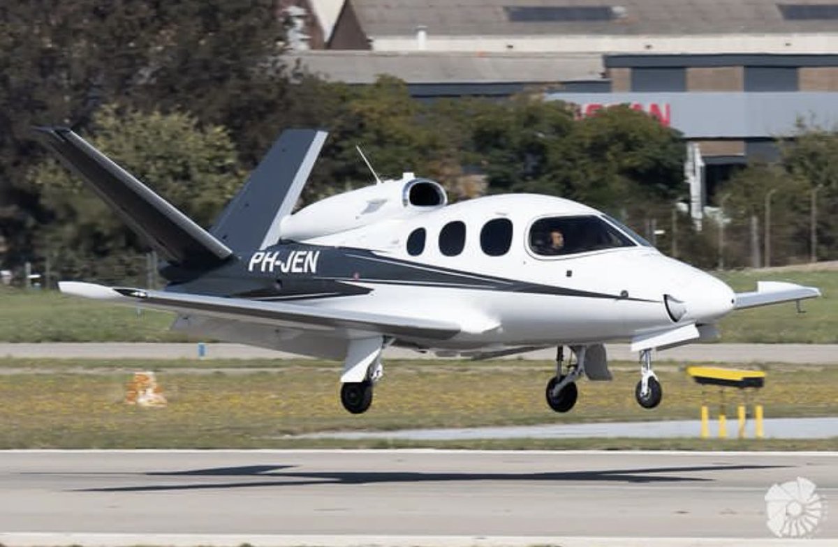 air_comment's tweet photo. #cirrus #cirrusvisionjet #cirrusvisionsf50g2 #qsa #lell
#aviationphotography #aviation #avgeek #aviationgeek
#aviationlovers #aviation4u #planespotting #spotters
#instaircraft #instaviation @spottersbnprat https://t.co/re3xoqKMrB