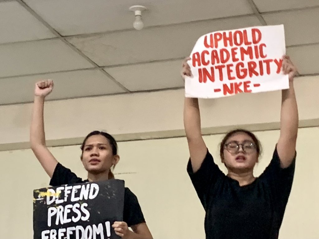 upcebutugani's tweet photo. Members of UP Students' Theatre Arts Guild for Education (UPSTAGE) treats its freshie audience with laughs as they present their intermission number - a play on UPC life, entitled, “Iska Iskolar”.

#UPCNanditoNaAko
#OrgFair2022 https://t.co/GdQYAtm1mj