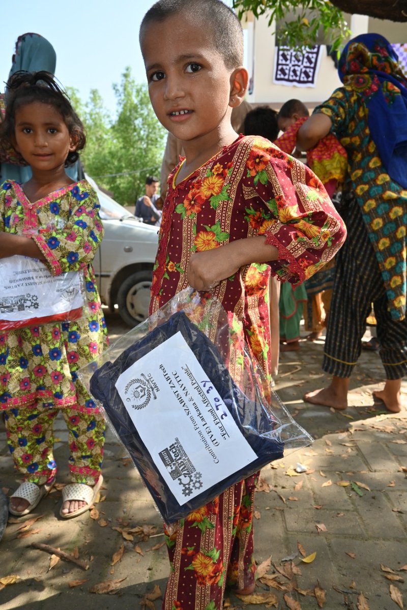 SzabistZabtech's tweet photo. SZABIST ZABTech Larkana Chapter has distributed 100 dresses amongst the flood victims in extreme need that includes clothing for kids, women and men..  these dresses were made by the trainees of ZABTech.
#SZABISTZABTechiTVE #ZabTechlrk #donation #FloodinPakistan #support https://t.co/n3RL7sy127