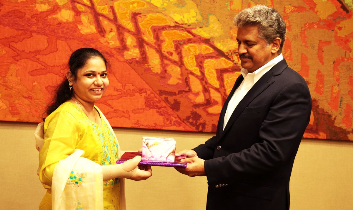 Monika lost her hands in an accident but transplants were performed by heroic surgeons at Global Hospital Mumbai. Monika came to thank me for my contribution to the crowdfunding campaign but I needed to thank her &amp; the Hospital team for inspiring me. They’re my #MondayMotivation