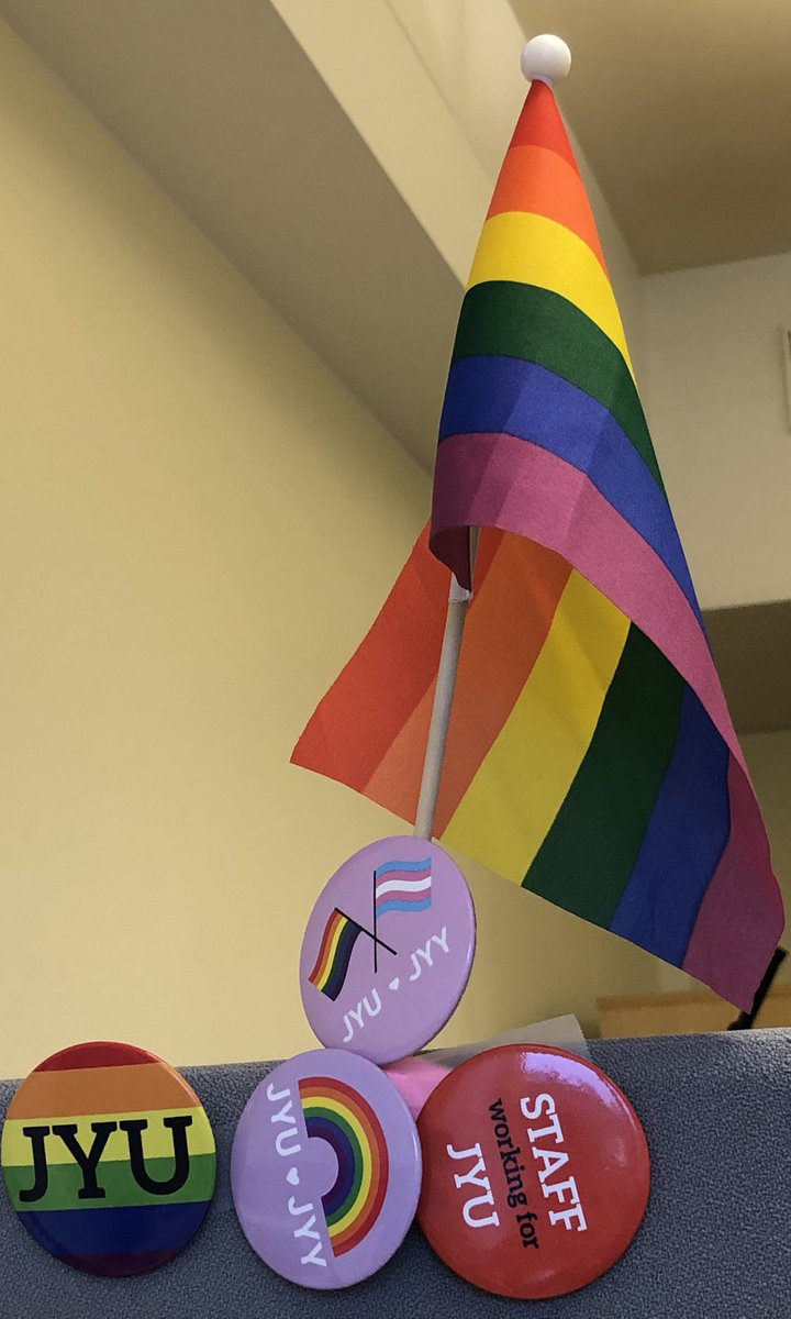 RantanenAnna's tweet photo. @uniofjyvaskyla juhlii Pride-viikkoa teemalla Ystävyys ja sosiaalinen hyvinvointi. Toimistollakin ollaan hengessä mukana. #JYUnity https://t.co/Scd963Blaf